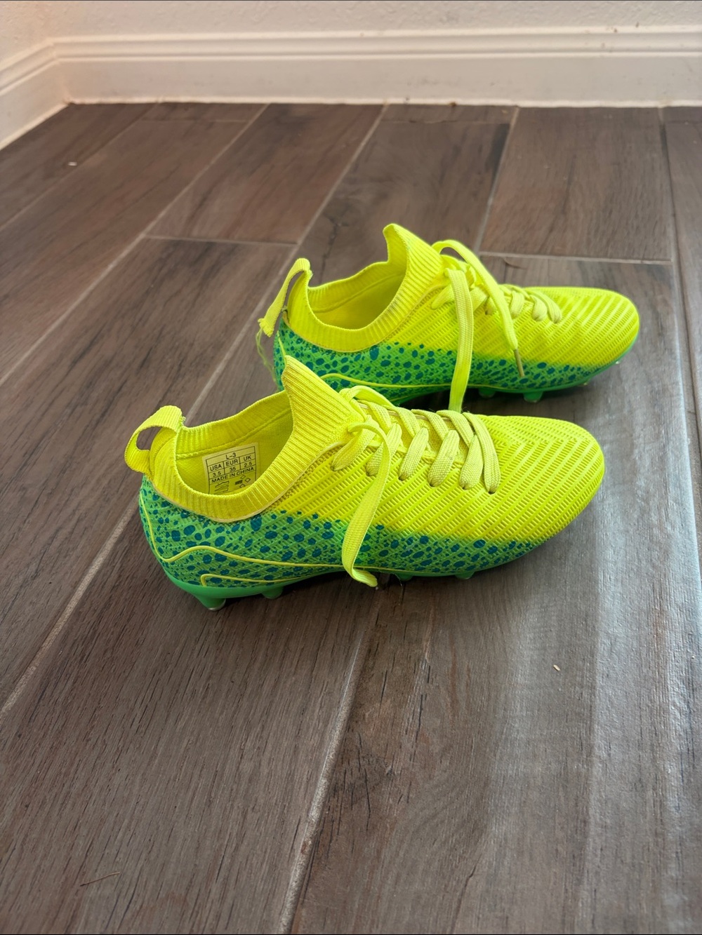 Boys soccer cleats, size 3.5 excellent condition, neon yellow and green